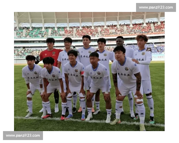 蒙超四强战外援云集,呼和浩特草根足球迎巅峰对决 蒙超四强战外援云集,呼和浩特草根足球迎巅峰对决