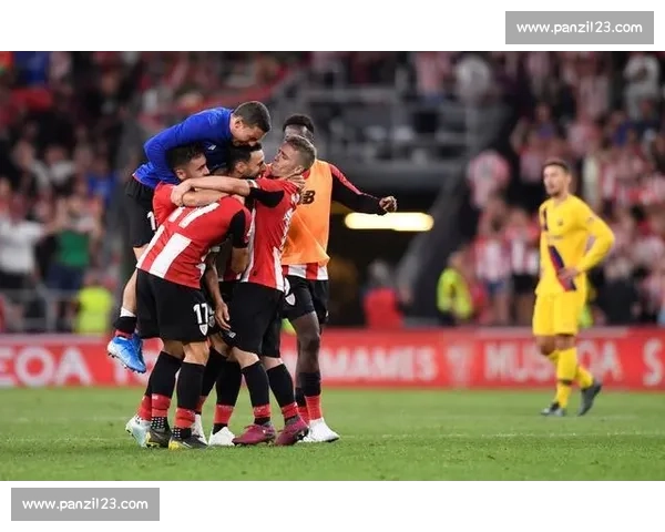 壁画修复师卡洛斯:用防涂鸦涂层守护毕巴冠军荣耀 壁画修复师卡洛斯:用防涂鸦涂层守护毕巴冠军荣耀