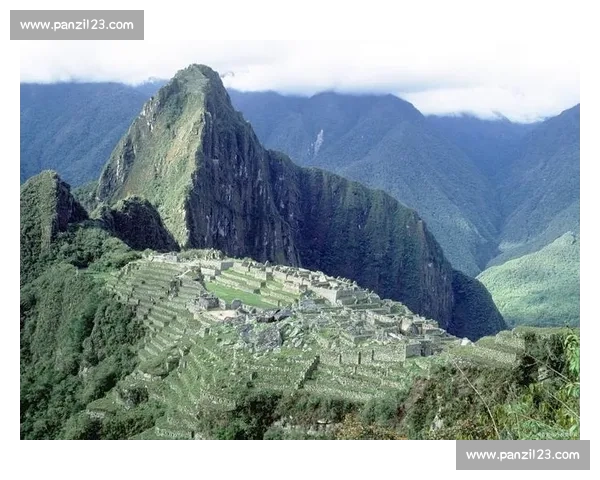 探秘神秘哀牢山腹地多样生态与古老文明交织的自然奇观 探秘神秘哀牢山腹地多样生态与古老文明交织的自然奇观