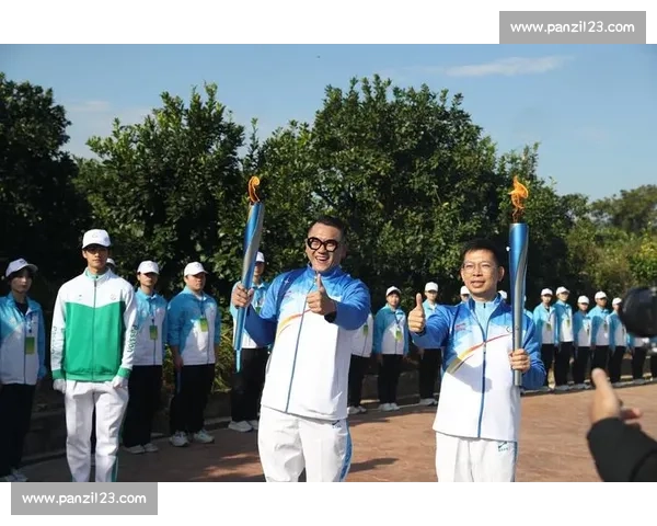 现场直击！火炬传递燃爆全城，万人空巷只为一睹风采！