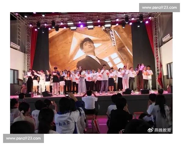 青春绽放梦想启航同心共筑辉煌未来的校园联欢晚会盛典