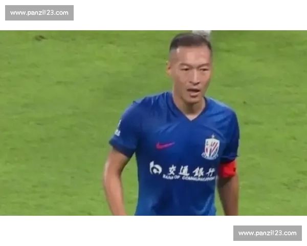 惊天逆转！申花绝杀对手，球迷看台沸腾如火！