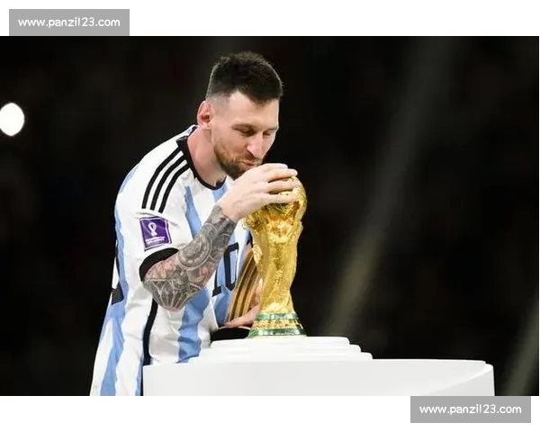 梅西终偿夙愿，五届世界杯的坚持终于闪耀