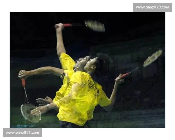 谁是球场上的闪电羽毛球扣杀排行榜，看大神们如何摧枯拉朽！